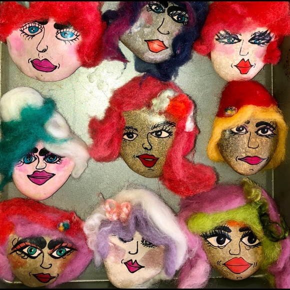 Gift Item Faces painted gift rock, wool and rock - Picture 4 of 7